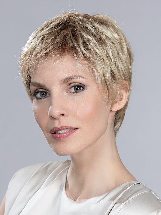 RISK COMFORT by Ellen Wille in CHAMPAGNE ROOTED 22.16.23 | Light Neutral Blonde and Medium Blonde with Lightest Pale Blonde Blend and Shaded Roots
