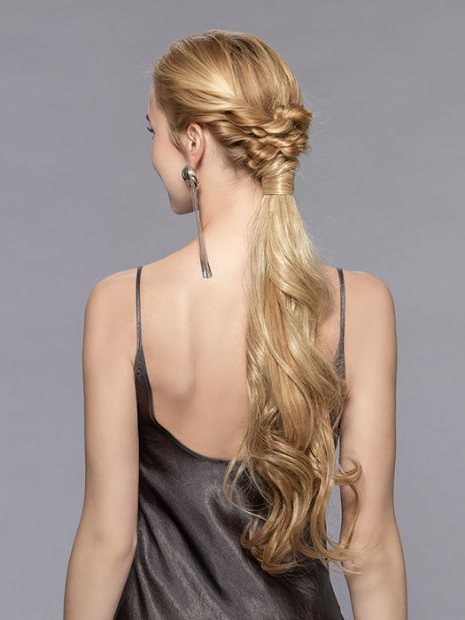 CHAMPAGNE in SAHARA BEIGE MIX 26.20.19 | Light Golden Blonde and Light Strawberry Blonde with Light Honey Blonde Blend