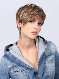 POINT by Ellen Wille in LIGHT BERNSTEIN ROOTED 12.26.830 | Lightest Brown, Medium Golden Blonde, Medium Brown, and Light Auburn Blended with Dark Roots