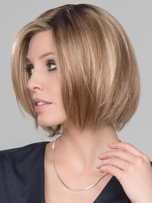 ELITE by ELLEN WILLE in GINGER ROOTED 26.27.19 | Light Golden Blonde with Dark Strawberry Blonde and Light Honey Blonde Blend with Shaded Roots