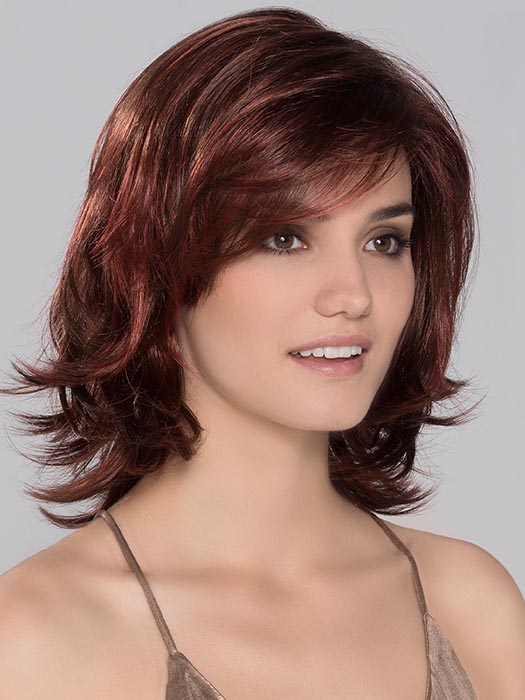 CASINO MORE by ELLEN WILLE in FLAME ROOTED 132.133.6 | Granat Red and Red Violet with Dark Brown Blend and Shaded Roots